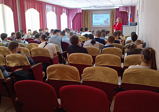 Информационно-патриотический час «Выстоял. Сражался. Победил»